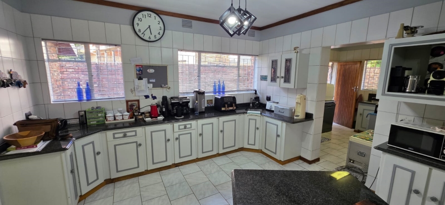 5 Bedroom Property for Sale in Wilkoppies North West